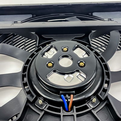 4 کیلوگرم سیستم های الکتریکی خودرو رادیاتور خنک کننده فن 300W ولتاژ سازگاری با OEM